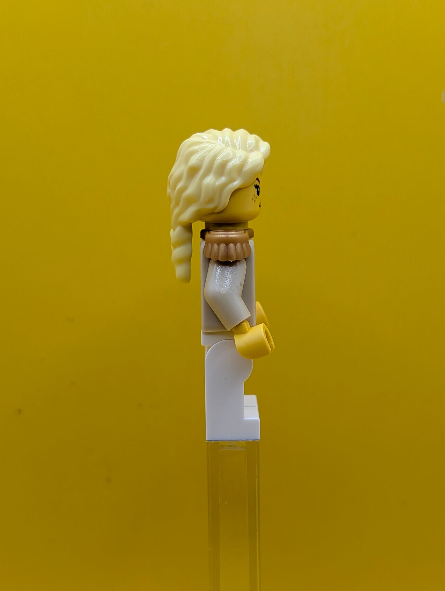 Camilla idea228 Admiral's Daughter, Tan Coat, White Legs, Pearl Gold Epaulettes Lego Ideas Minifigure