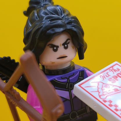 Kate Bishop Marvel Studios Series 2 CMF Minifigure Lego (Complete Set, with stand and accessories colmar2-7