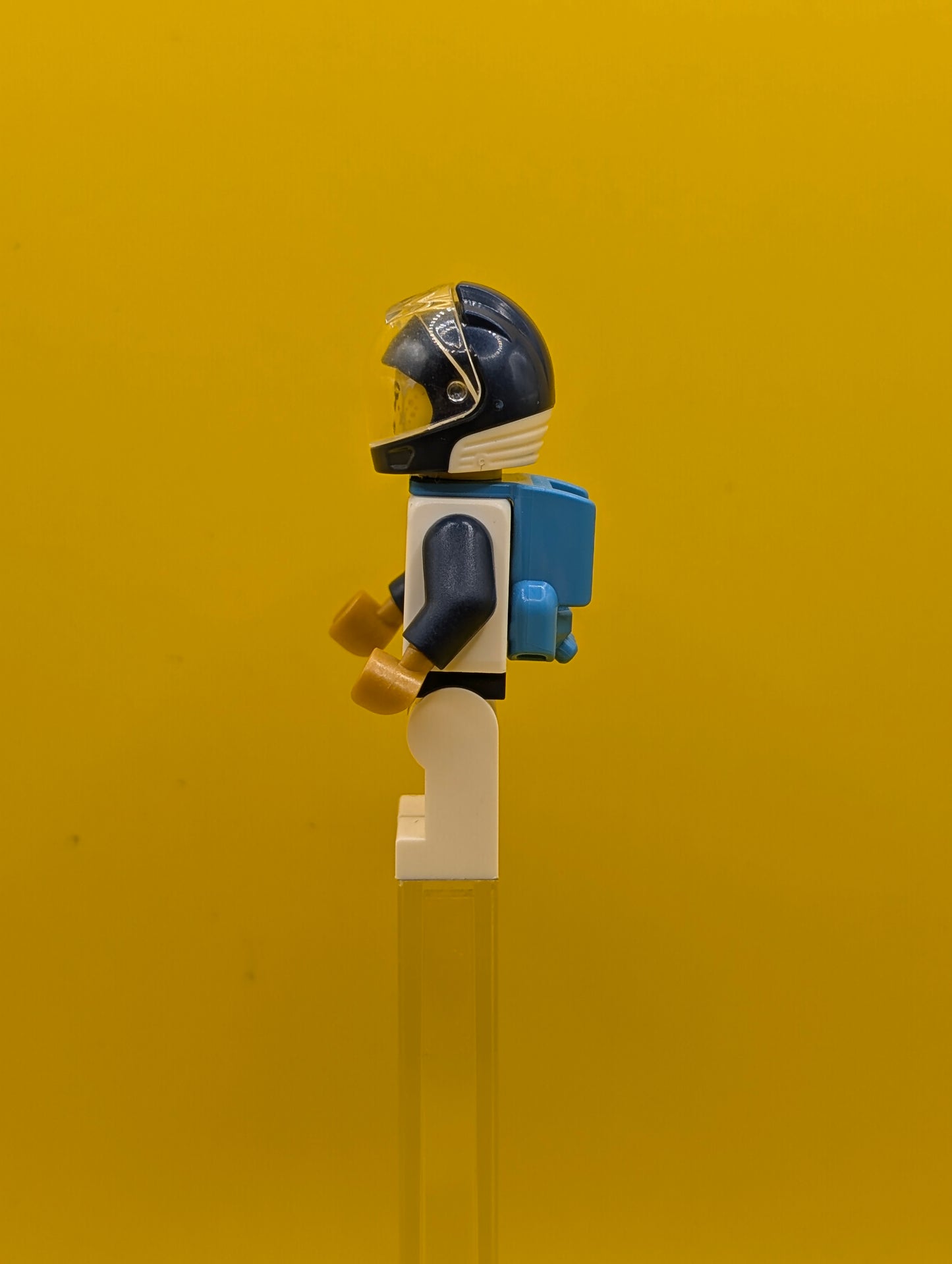 Astronaut cty1692 Female, White Spacesuit with Dark Blue Arms, Dark Blue Helmet, Trans-Clear Visor, Dark Azure Jet Pack City Lego Minifigure