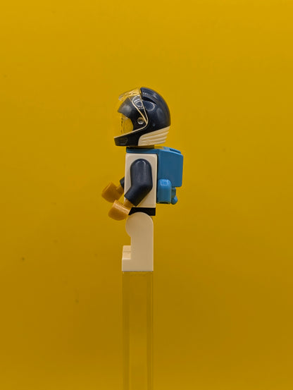 Astronaut cty1692 Female, White Spacesuit with Dark Blue Arms, Dark Blue Helmet, Trans-Clear Visor, Dark Azure Jet Pack City Lego Minifigure