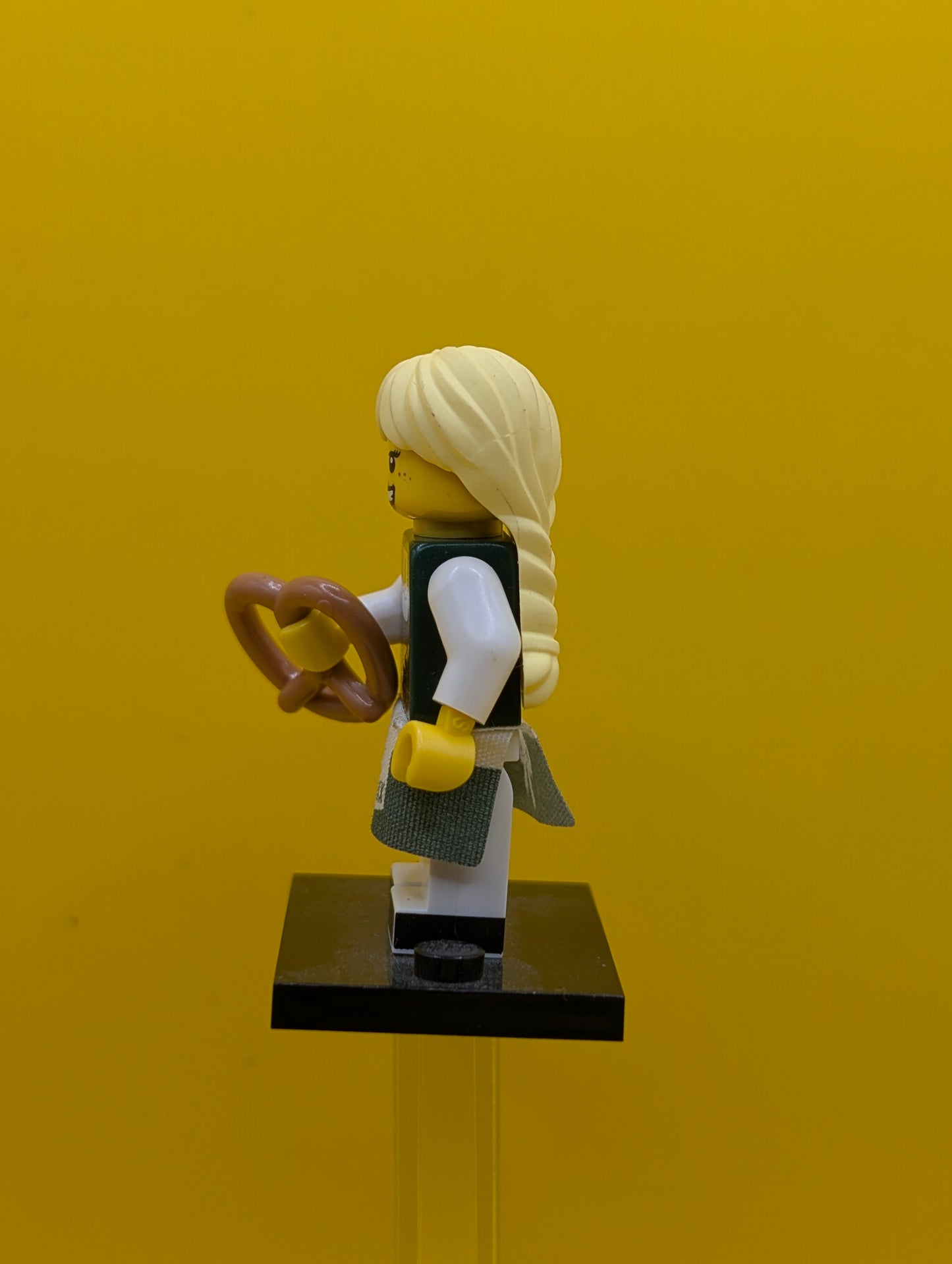 Pretzel Girl col11-3 Series 11 (Complete Set with Stand and Accessories) Cmf Lego Minifigure