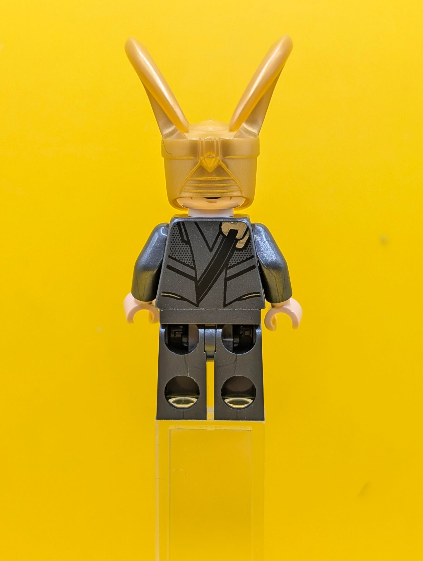 Loki sh0968 Pearl Dark Gray Suit, Flexible Rubber Cape Marvel Lego Minifigure