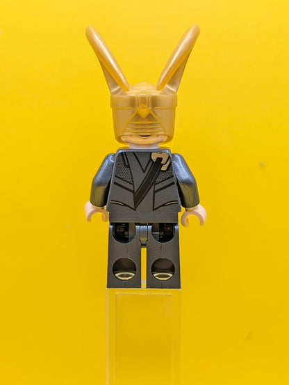 Loki sh0968 Pearl Dark Gray Suit, Flexible Rubber Cape Marvel Lego Minifigure