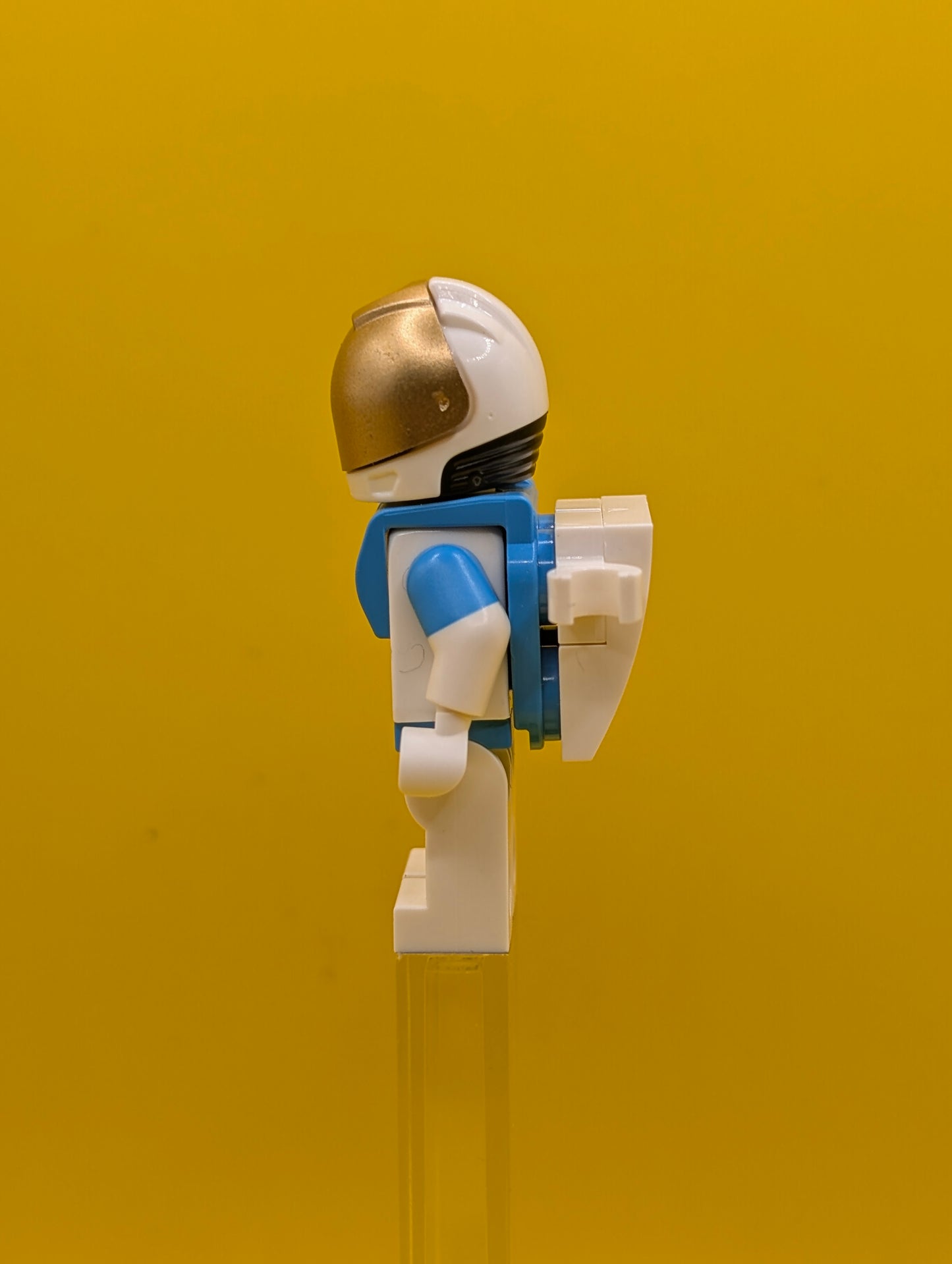 Lunar Research Astronaut cty1409 Female, White and Dark Azure Suit, White Helmet, Metallic Gold Visor, Backpack Clips, Open Mouth Smile City Lego Minifigure