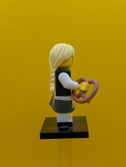 Pretzel Girl col11-3 Series 11 (Complete Set with Stand and Accessories) Cmf Lego Minifigure