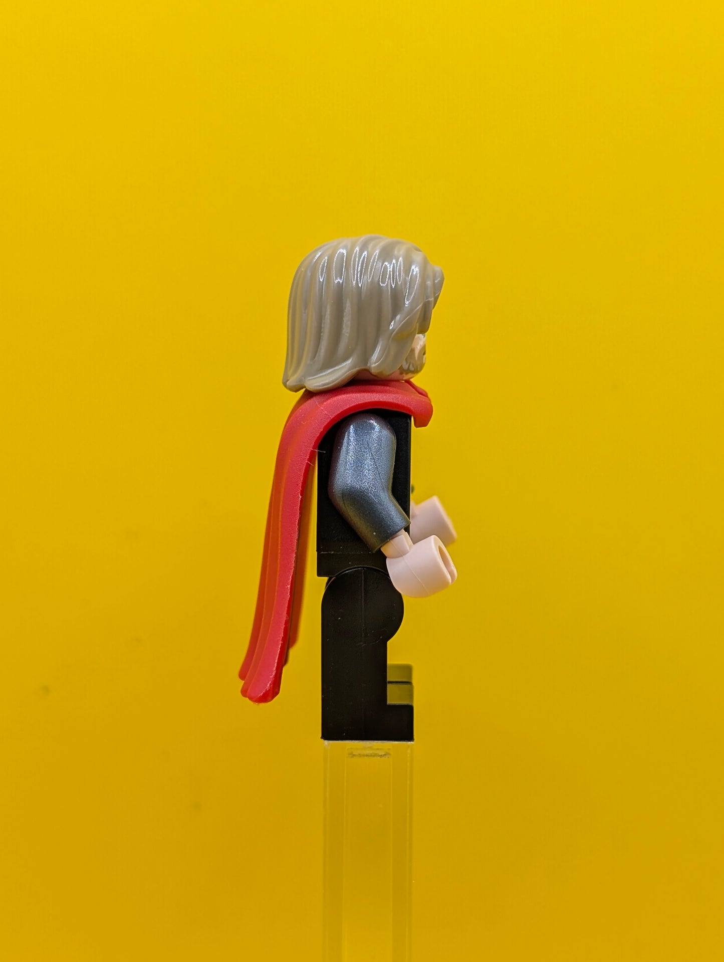 Thor sh1069 Flexible Rubber Cape, Black Legs, Dark Tan Tousled Hair Marvel Lego Minifigure