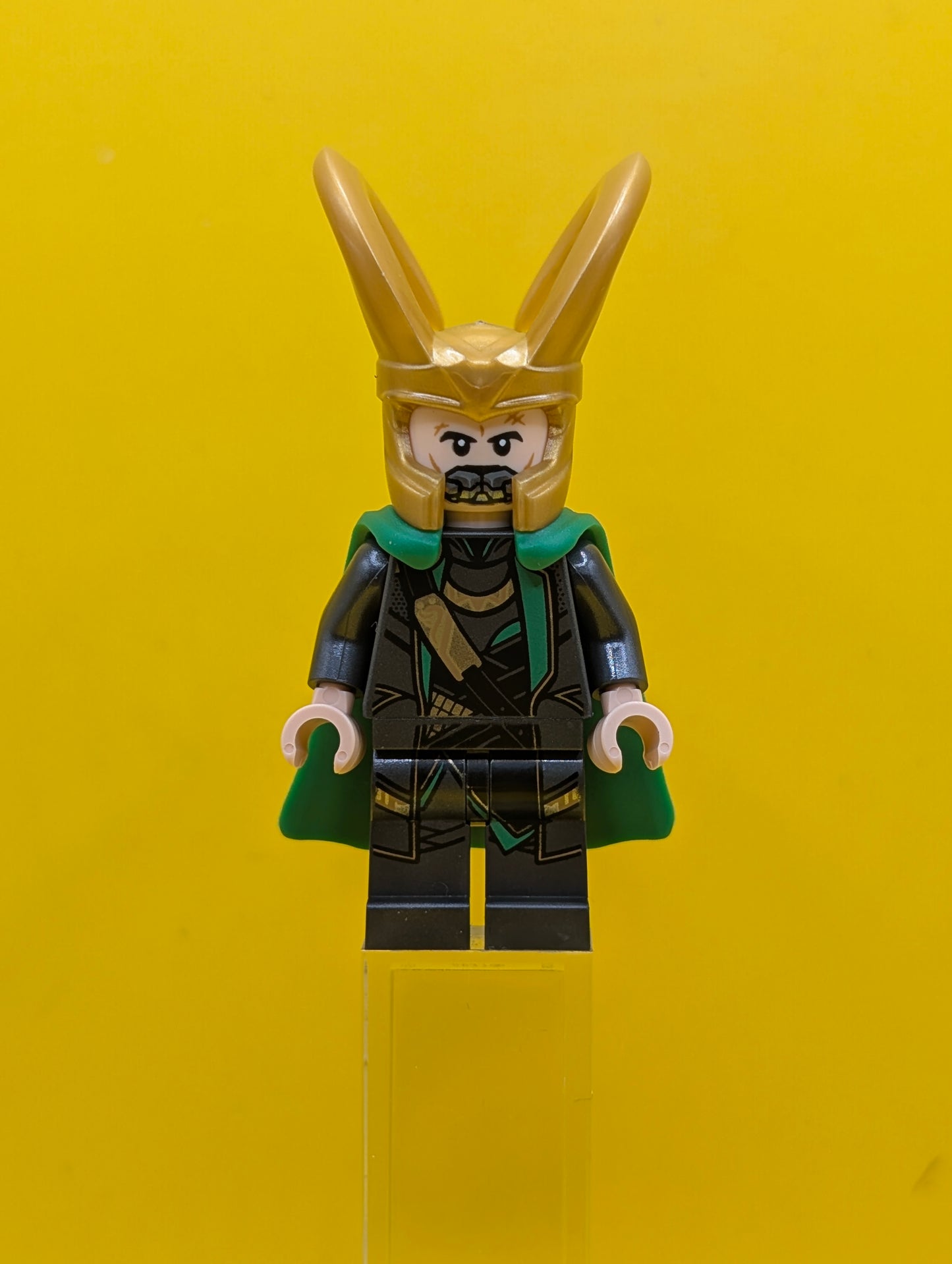 Loki sh0968 Pearl Dark Gray Suit, Flexible Rubber Cape Marvel Lego Minifigure