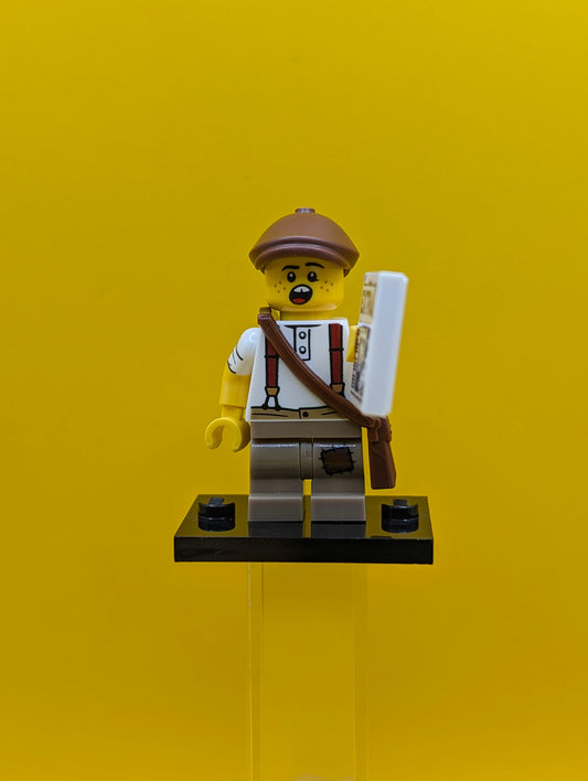 Newspaper Kid col24-12 CMF Series 24 Minifigure Lego (Complete with Stand and Accessories)