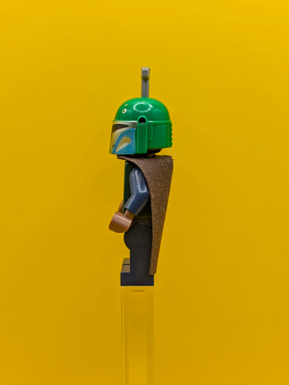 Mandalorian Tribe Warrior sw1078 Female, Dark Brown Cape, Green Helmet with Antenna / Rangefinder Star Wars Lego Minifigure