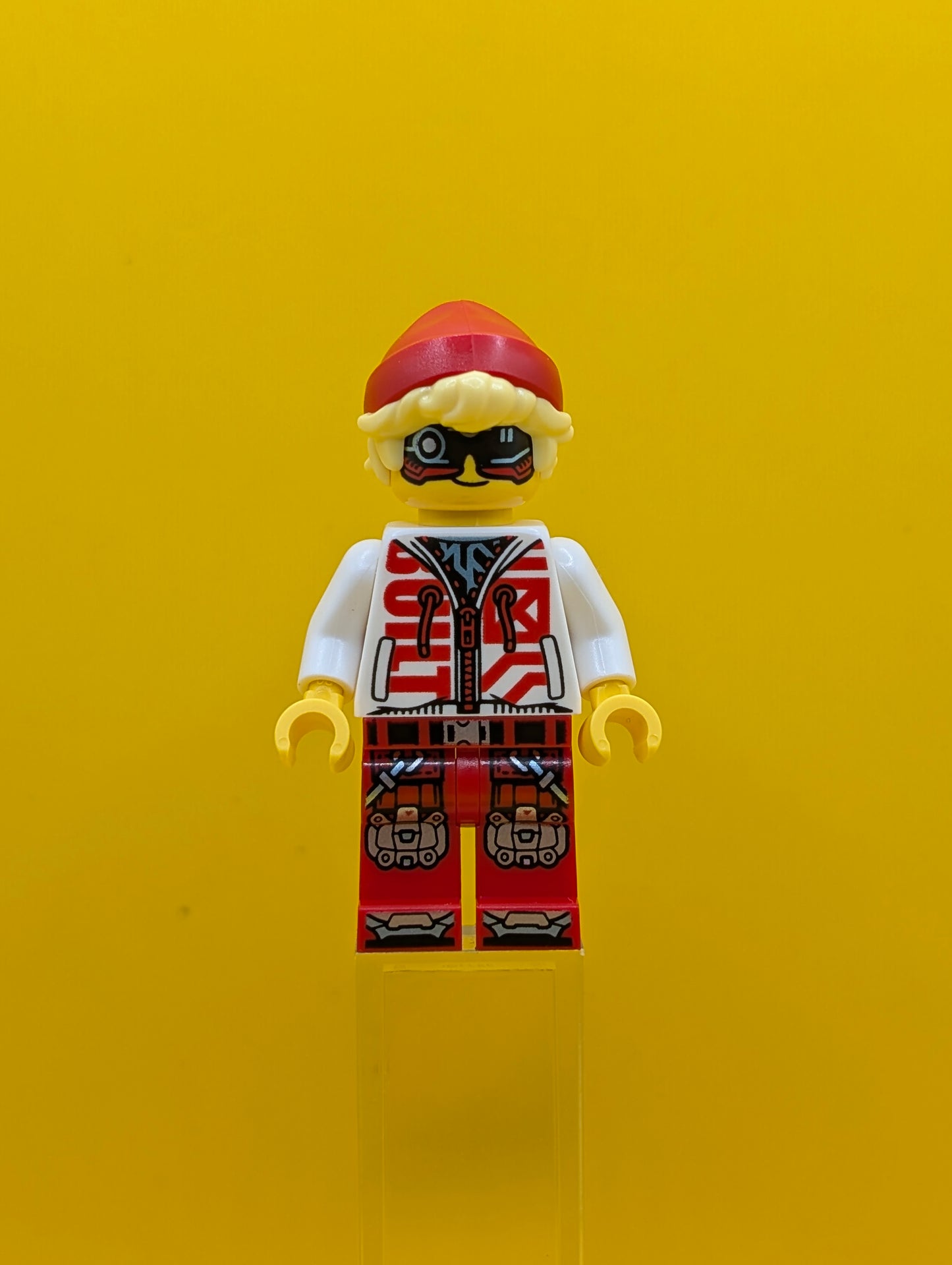 Cooper drm069 Black Visor, White Hoodie, Red Legs Dreamzzz Lego Minifigure