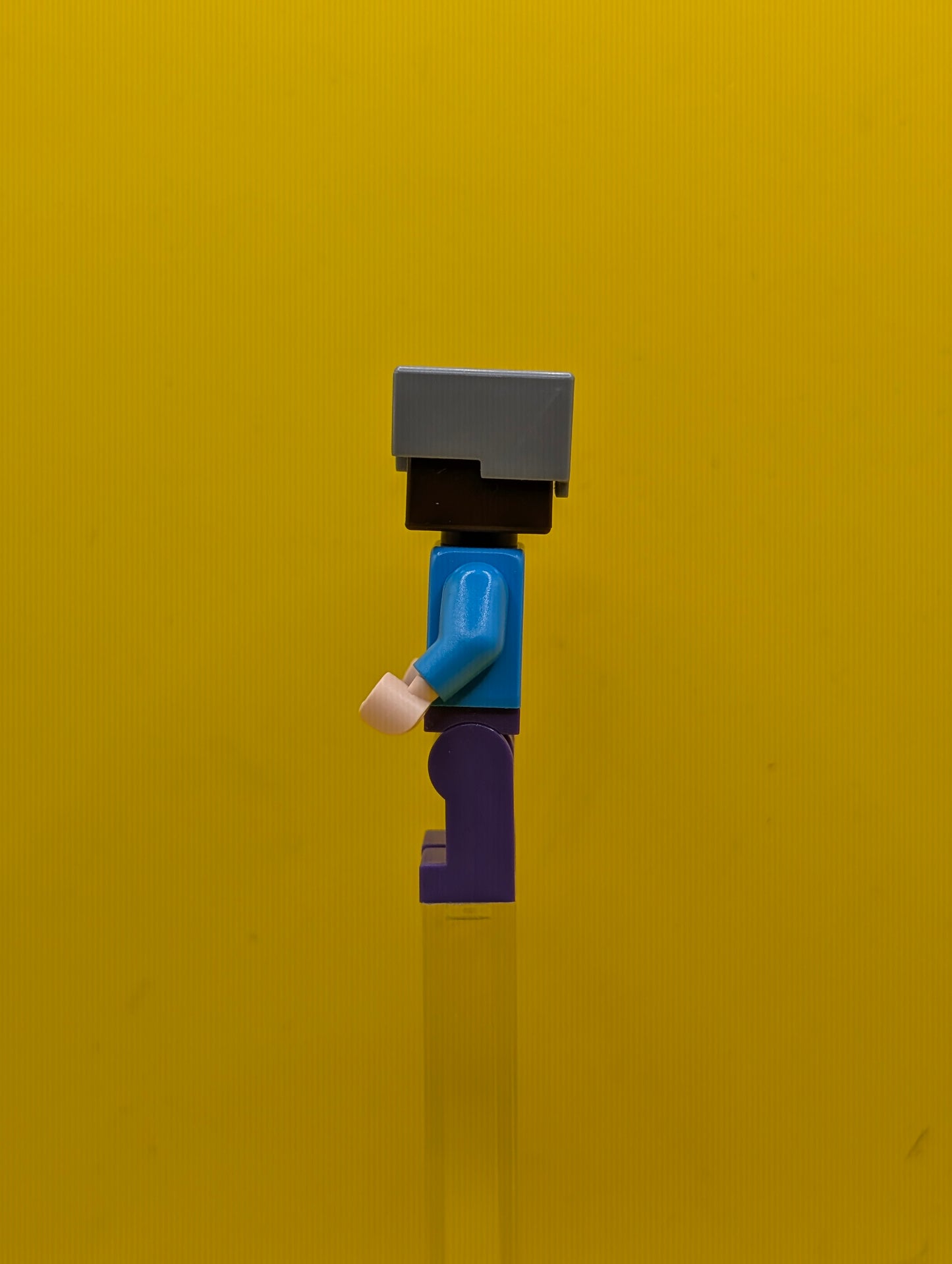 Steve min016 (Light Nougat) - Dark Purple Legs, Flat Silver Helmet Minecraft Lego Minifigure