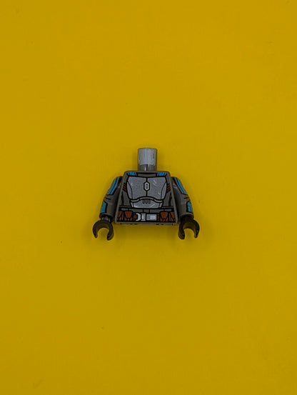 973pb5351c01 Torso SW Mandalorian Dark Silver Armor Plates, Dark Azure Straps, Reddish Brown Utility Belt with Pouches and Silver Buckle Pattern / Dark Bluish Gray Arms with Dark Azure Shoulders and Cuffs, Black Nite Owl Logo Pattern Lego Part