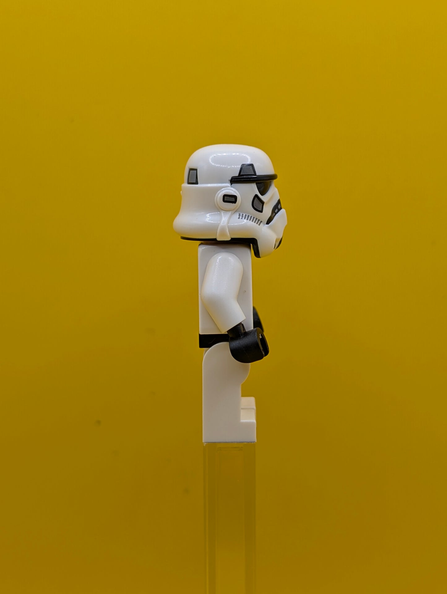 Imperial Stormtrooper sw1168 Female, Dual Molded Helmet with Light Bluish Gray Panels on Back, Light Nougat Head, Angry Smile Star Wars Lego Minifigure