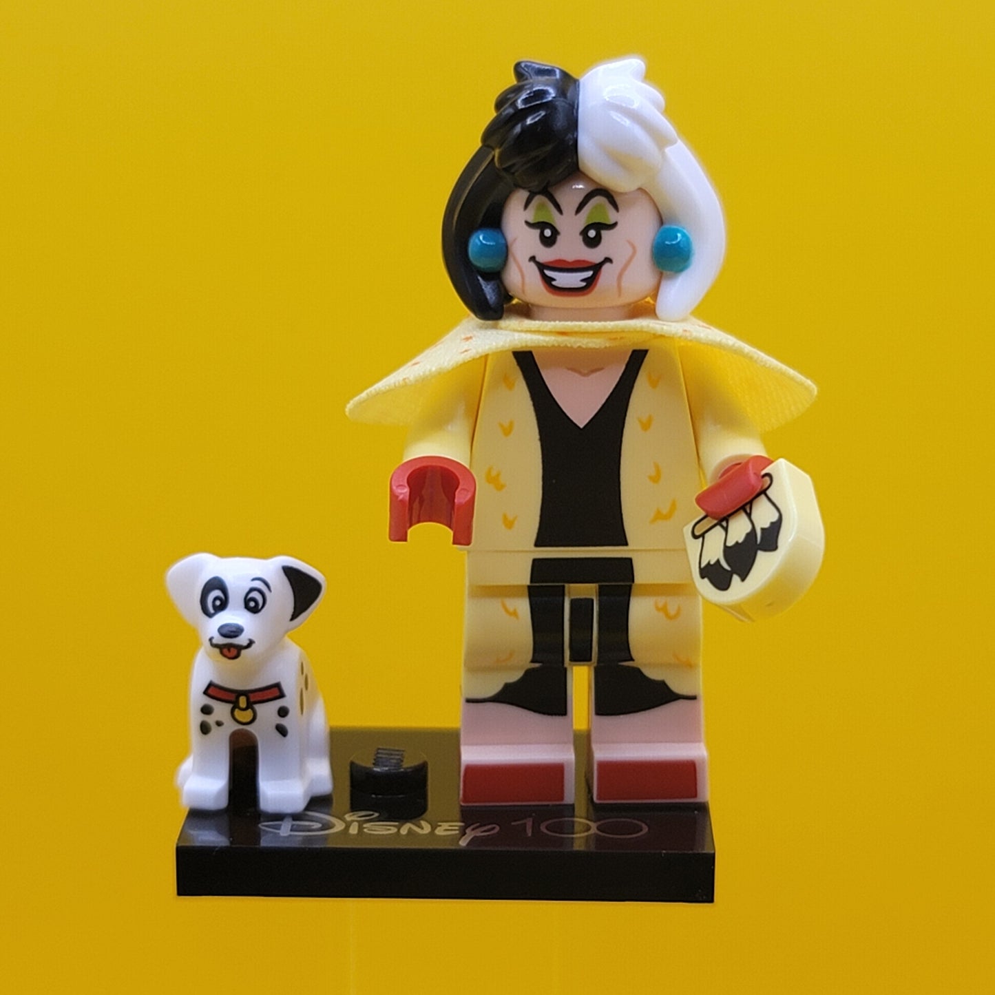 Cruella De Vil & Dalmatian Puppy CMF Minifigure Lego Disney 100 (Complete Set, with stand and accessories) coldis100-13