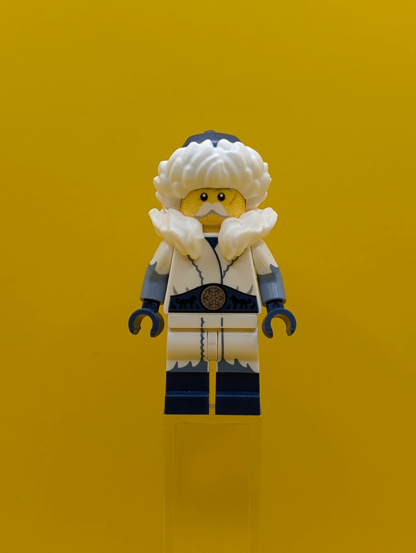 Snow Guardian col389 Series 22 (Minifigure Only without Stand and Accessories) Cmf Lego Minifigure