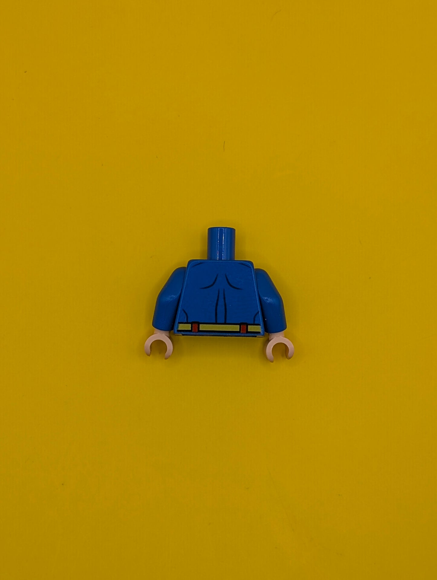 973pb0981c01 Torso Super Hero Costume with Dark Blue Muscles, Red and Yellow Superman 'S' Logo, Yellow Belt with Oval Clasp Pattern / Blue Arms / Light Nougat Hands Lego Minifigure