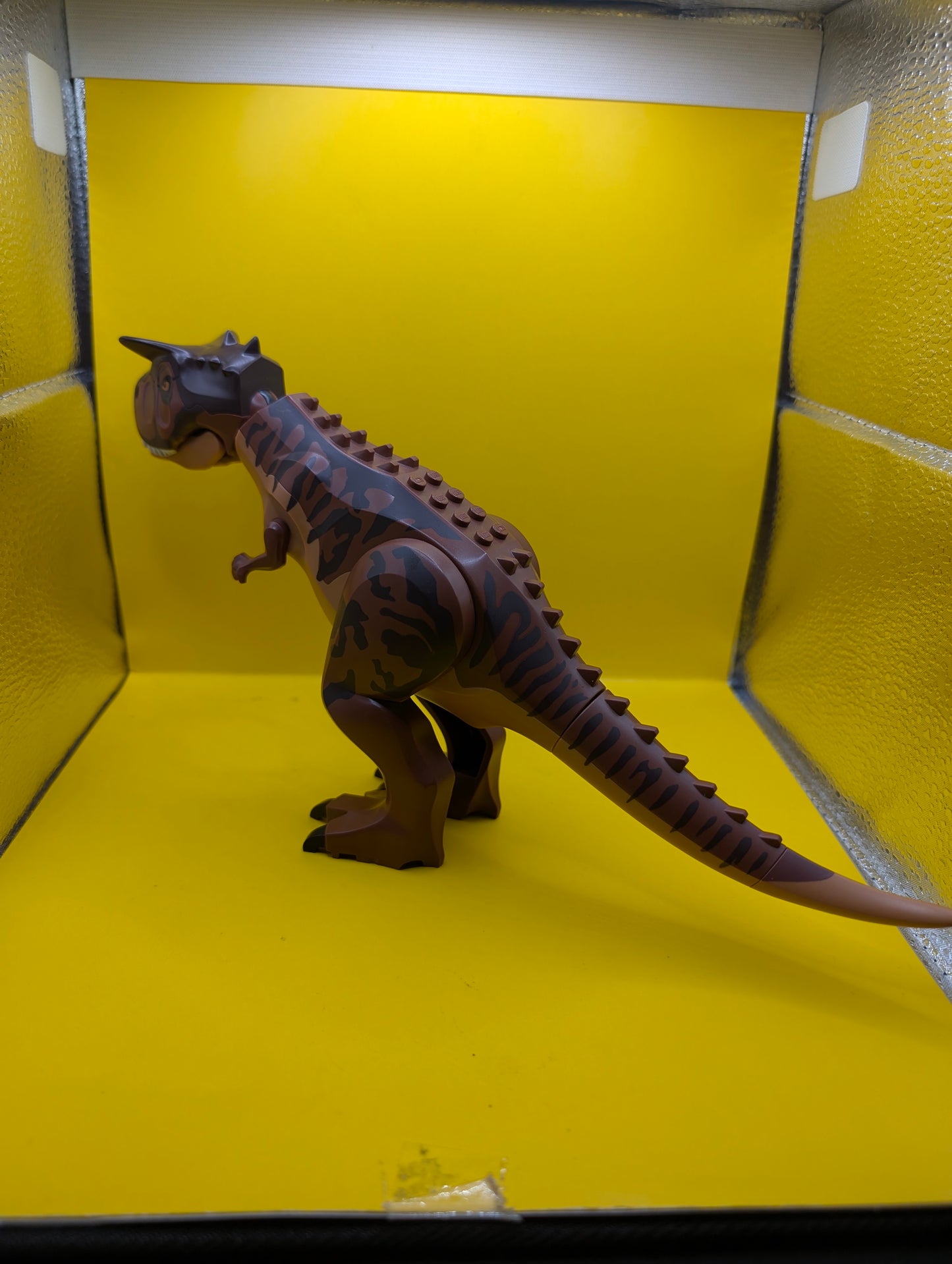 Dinosaur Carnotaurus carn02 with Stripes and Scar on Head Jurassic World Lego Minifigure