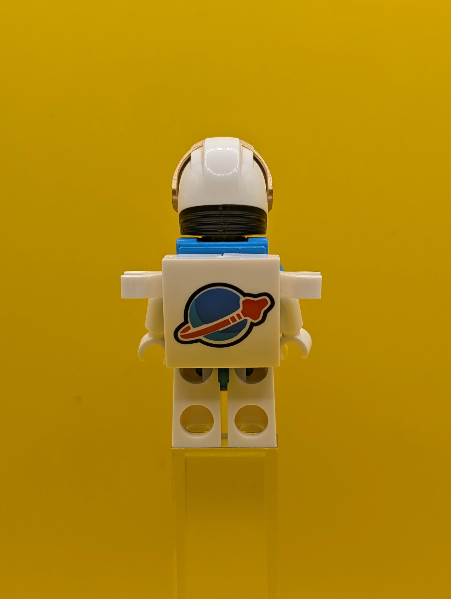 Lunar Research Astronaut cty1409 Female, White and Dark Azure Suit, White Helmet, Metallic Gold Visor, Backpack Clips, Open Mouth Smile City Lego Minifigure