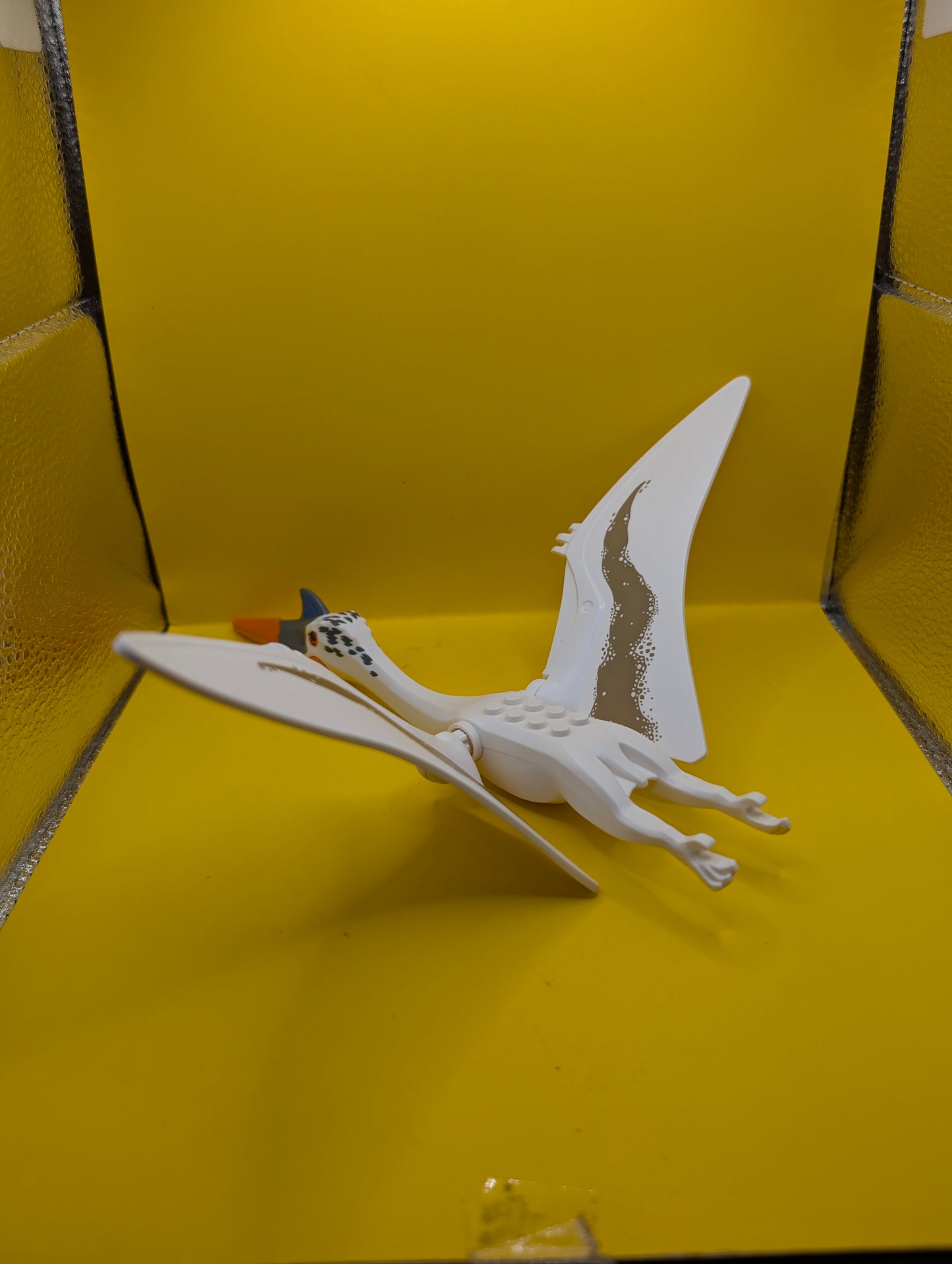 Dinosaur Quetzalcoatlus quetzal01 with Blue Eyes and Orange Jaw Jurassic World Lego Minifigure