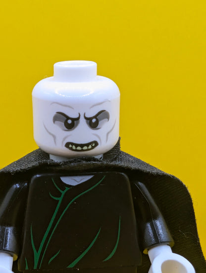 Lord Voldemort dim037 White Head Black Cape Green Robe Lines Minifigure Lego