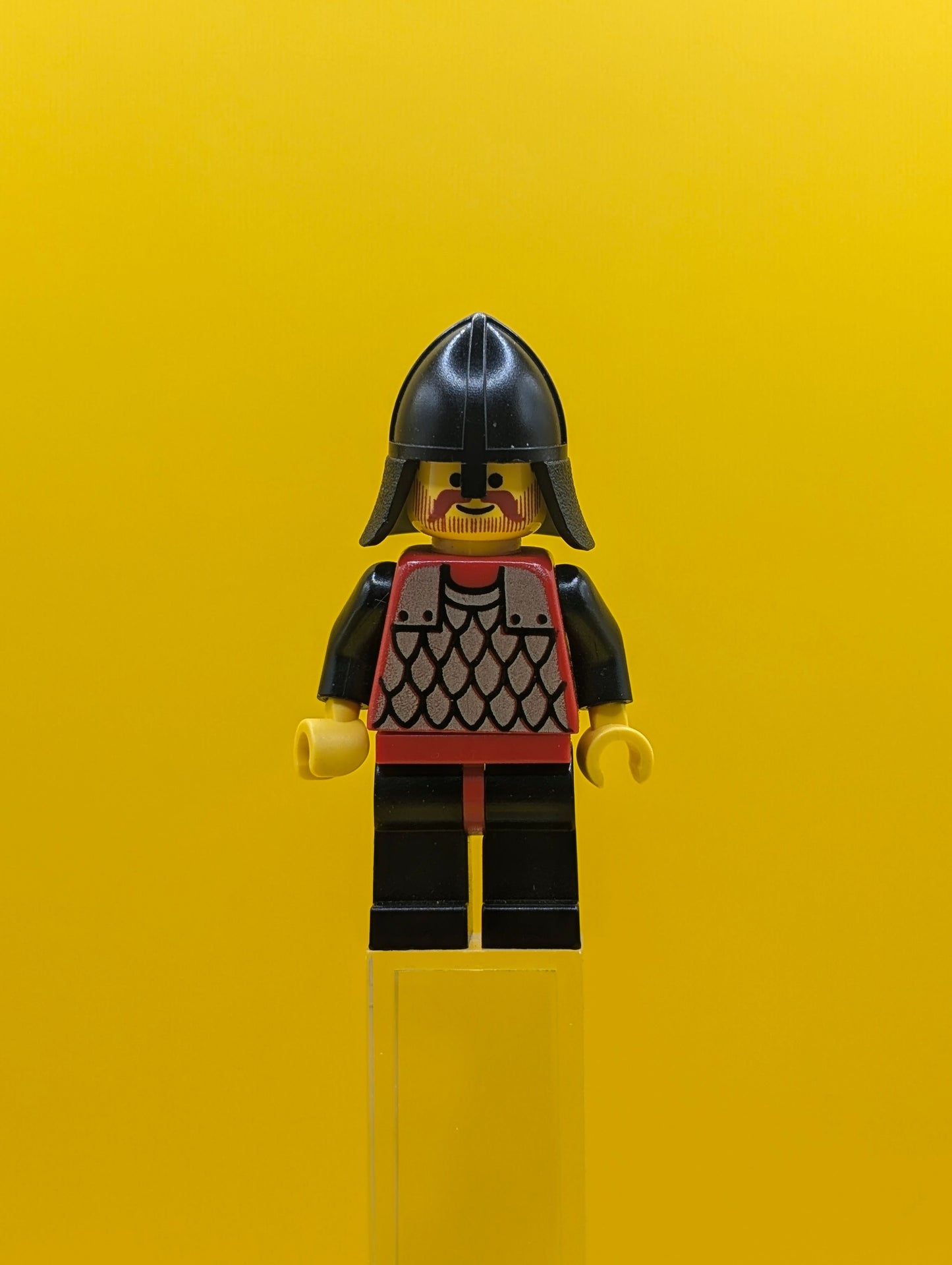 Scale Mail cas149 Red w/ Black Arms Castle Minifigure Lego