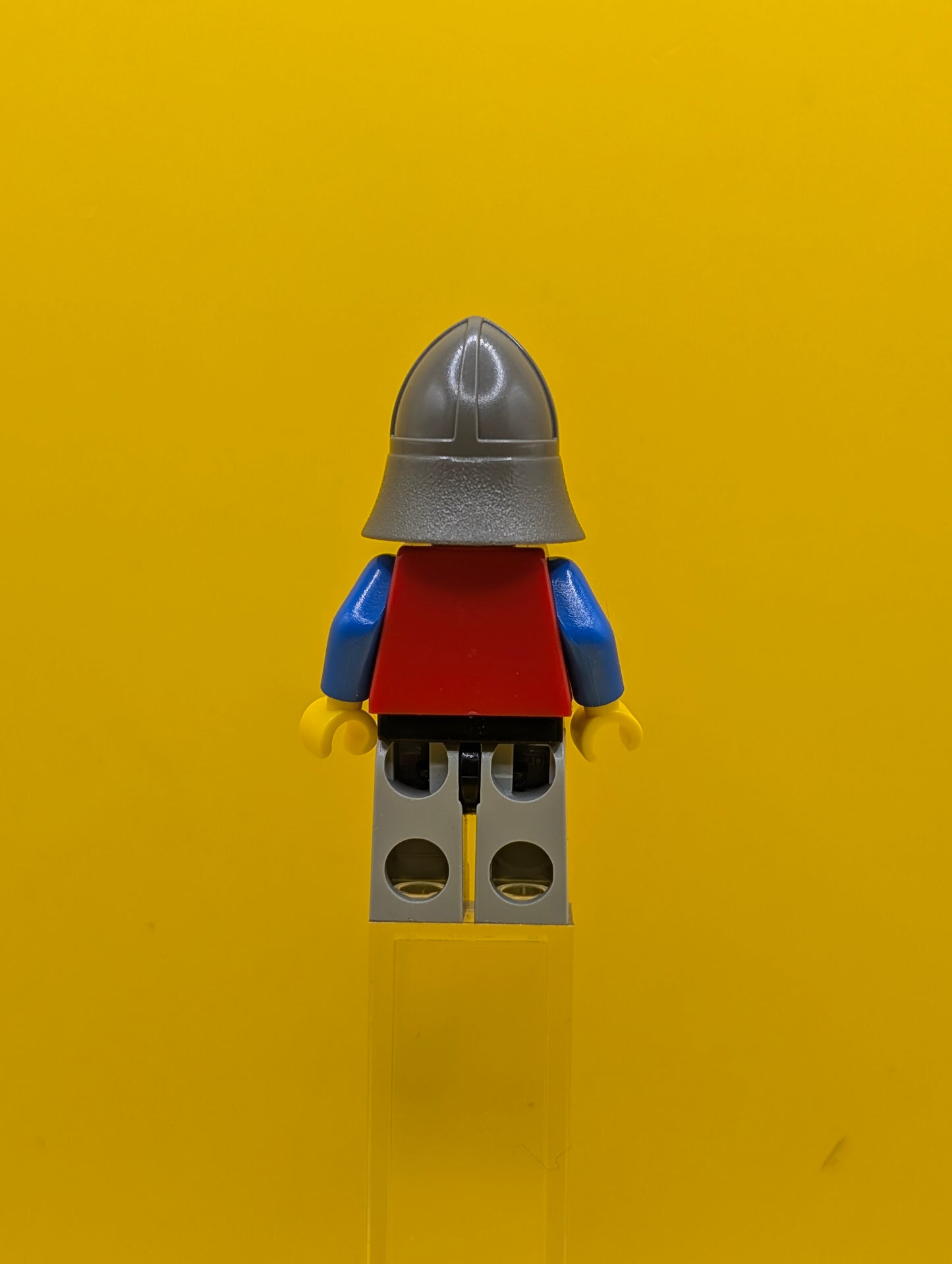 Scale Mail cas160 Red with Blue Arms, Light Gray Legs with Black Hips, Dark Gray Neck-Protector Castle Lego Minifigure