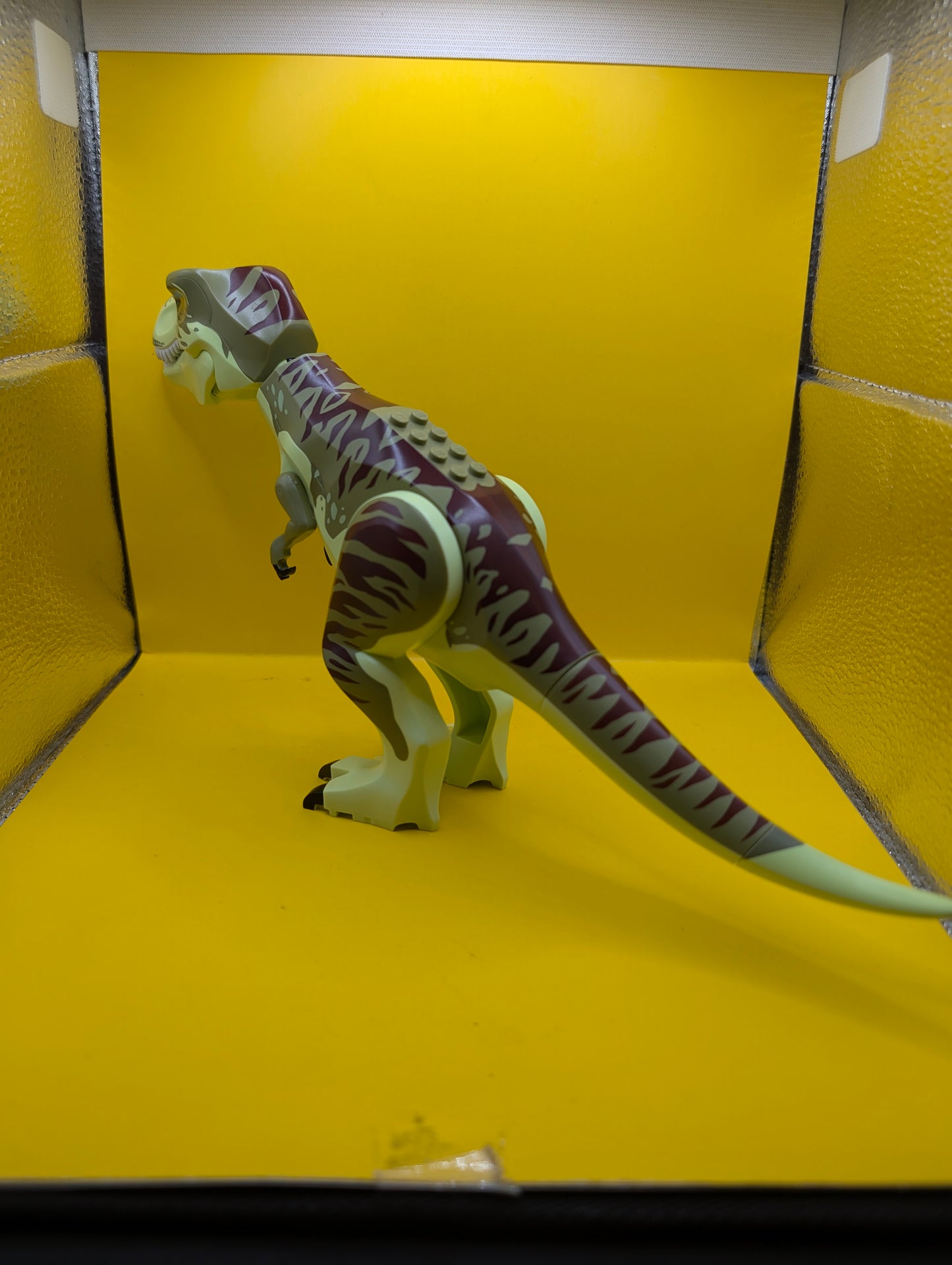 Dinosaur Tyrannosaurus trex09 rex with Olive Green Back and Dark Red Markings Jurassic Lego Minifigure