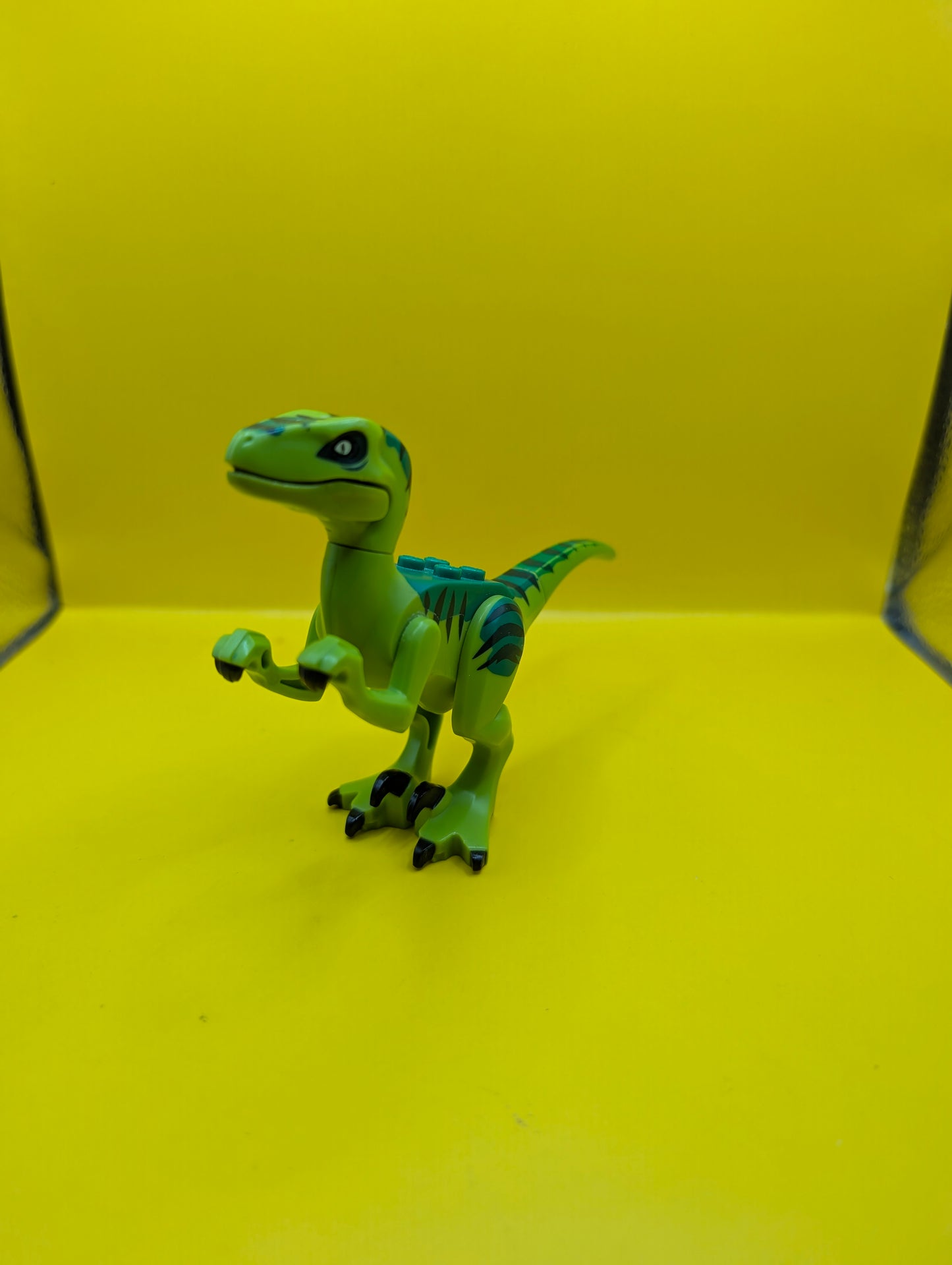 Dinosaur Raptor raptor08 Velociraptor with Green Back Jurassic World Lego Minifigure