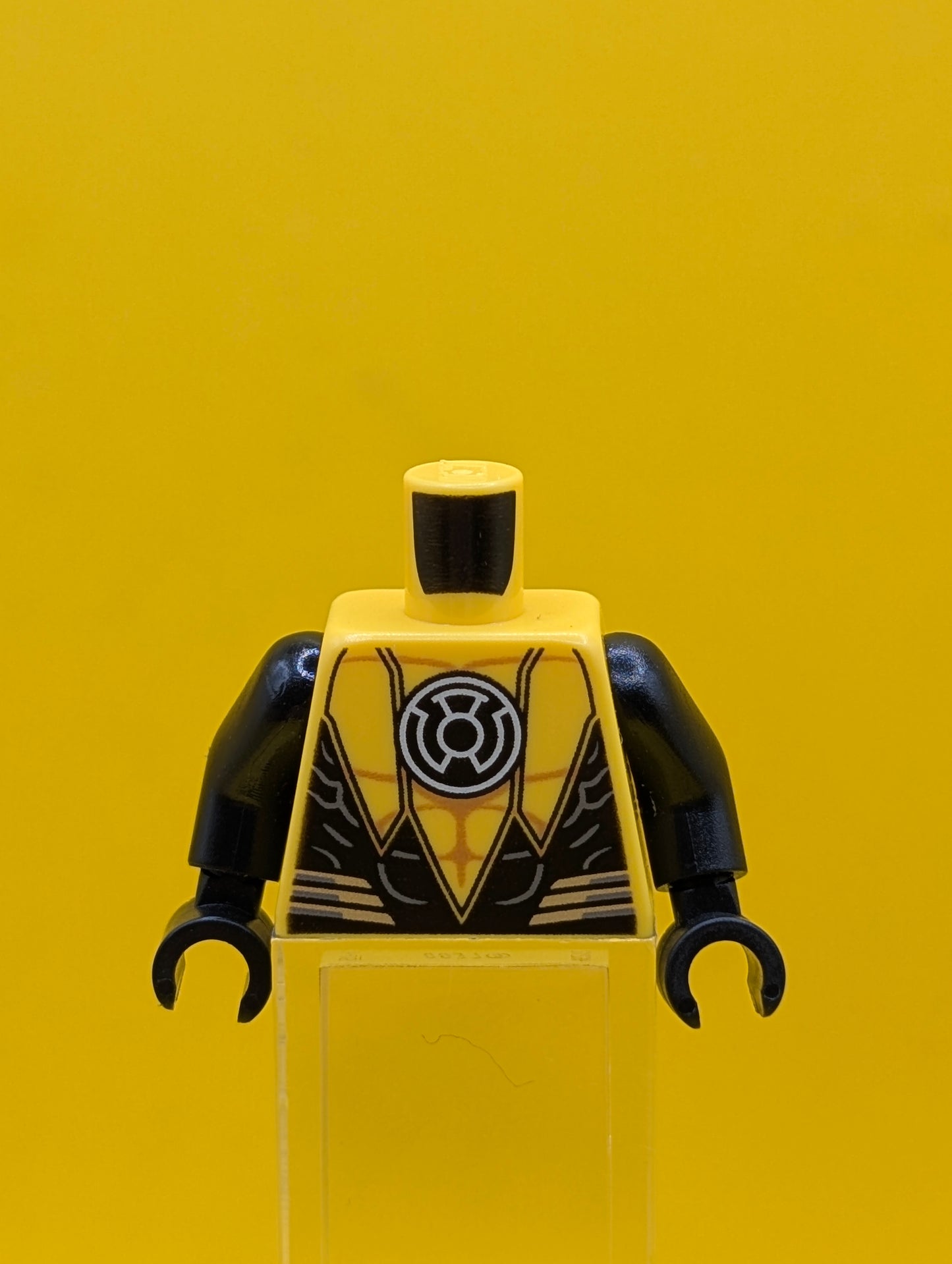 973pb3350c01 Torso Super Hero Yellow Lantern Logo on Black Circle, Muscle Contours, Black Scalloped Panels, Silver Stripes Pattern / Black Arms / Black Hands Lego