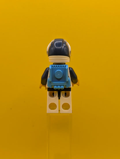 Astronaut cty1692 Female, White Spacesuit with Dark Blue Arms, Dark Blue Helmet, Trans-Clear Visor, Dark Azure Jet Pack City Lego Minifigure