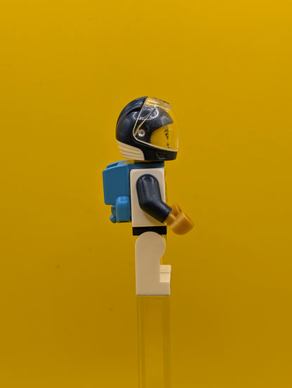 Astronaut cty1692 Female, White Spacesuit with Dark Blue Arms, Dark Blue Helmet, Trans-Clear Visor, Dark Azure Jet Pack City Lego Minifigure