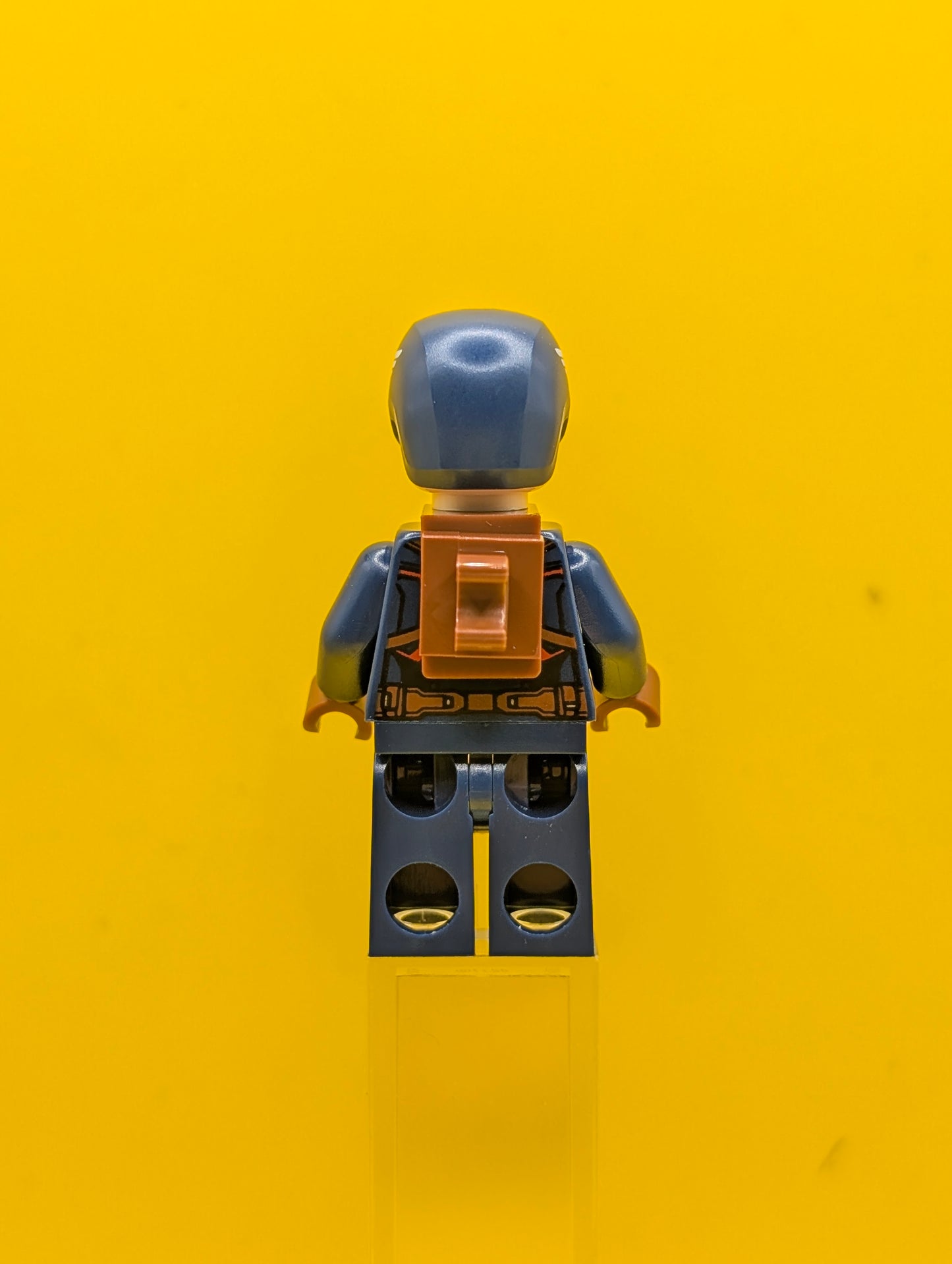 Captain America sh0973 Dark Blue Suit, Reddish Brown Hands, Helmet, Reddish Brown Neck Bracket Marvel Lego Minifigure