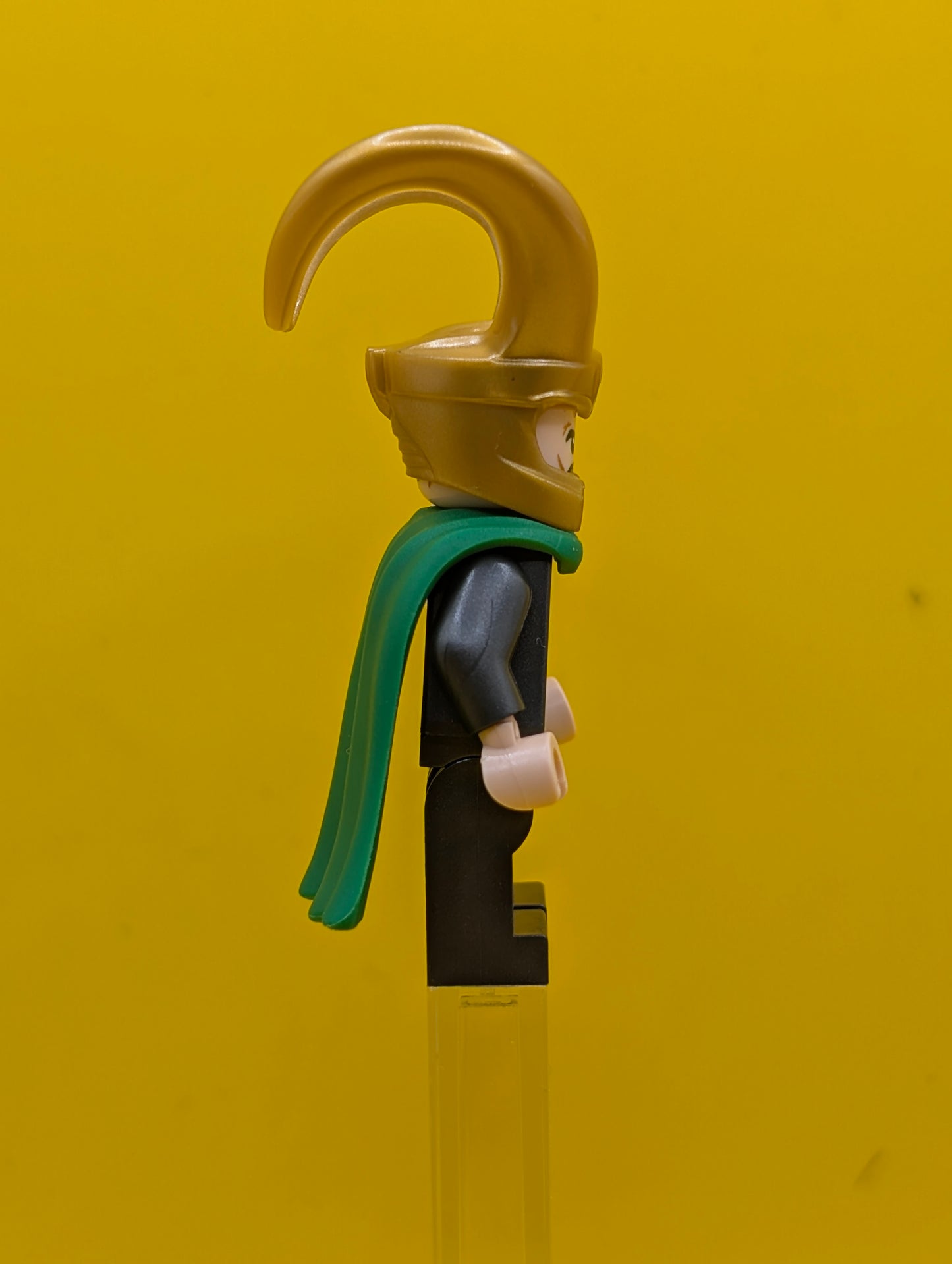 Loki sh0968 Pearl Dark Gray Suit, Flexible Rubber Cape Marvel Lego Minifigure