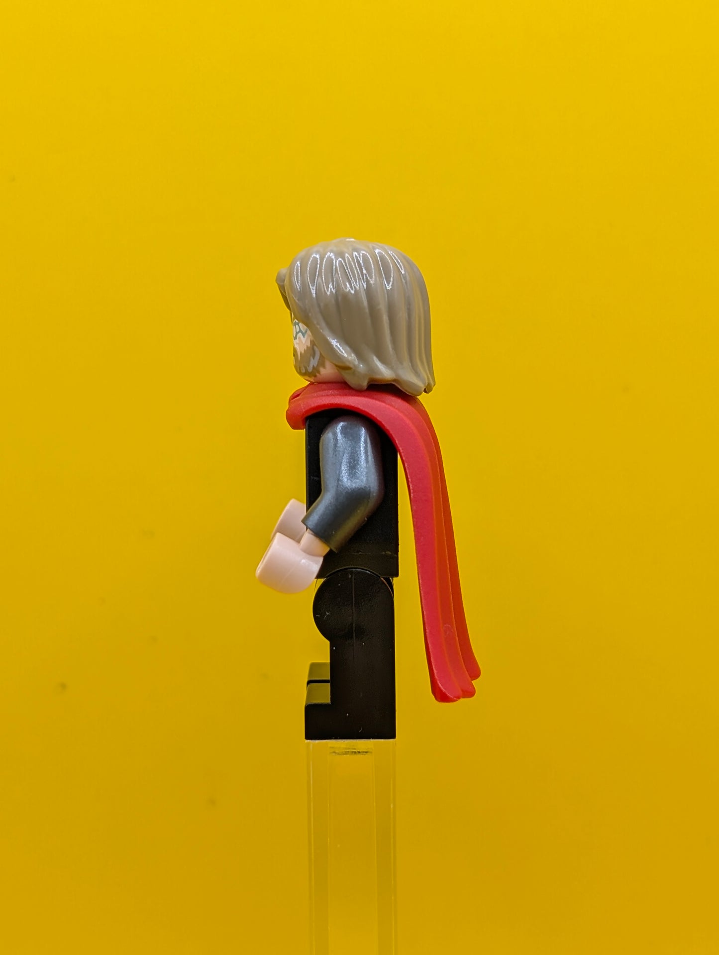 Thor sh1069 Flexible Rubber Cape, Black Legs, Dark Tan Tousled Hair Marvel Lego Minifigure
