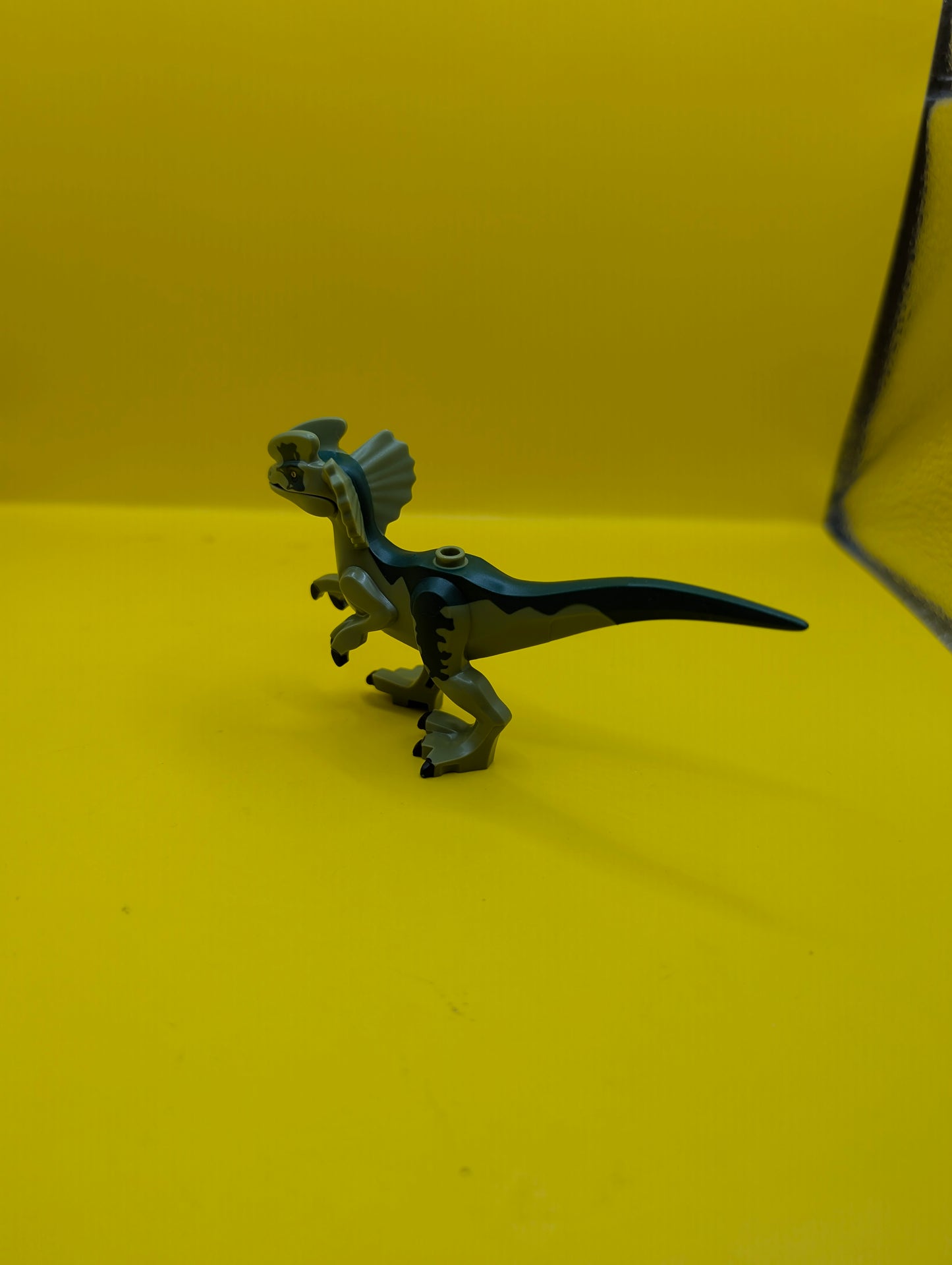 Dinosaur Dilophosaurus dilo04 Second Version with Flexible Rubber Tail, Bright Light Orange, Red and Dark Green Markings Jurassic World Lego Minifigure