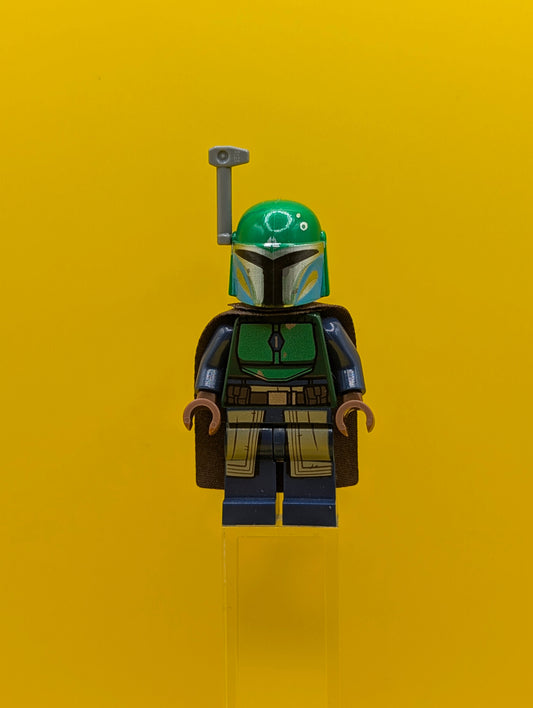 Mandalorian Tribe Warrior sw1078 Female, Dark Brown Cape, Green Helmet with Antenna / Rangefinder Star Wars Lego Minifigure