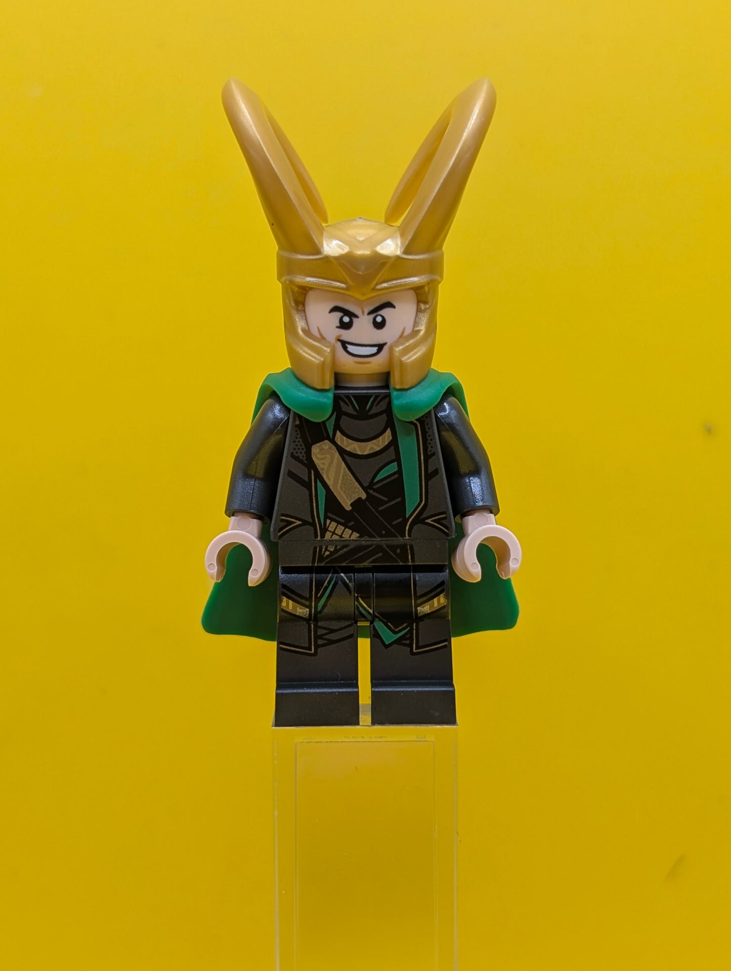 Loki sh0968 Pearl Dark Gray Suit, Flexible Rubber Cape Marvel Lego Minifigure