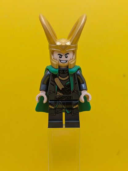 Loki sh0968 Pearl Dark Gray Suit, Flexible Rubber Cape Marvel Lego Minifigure