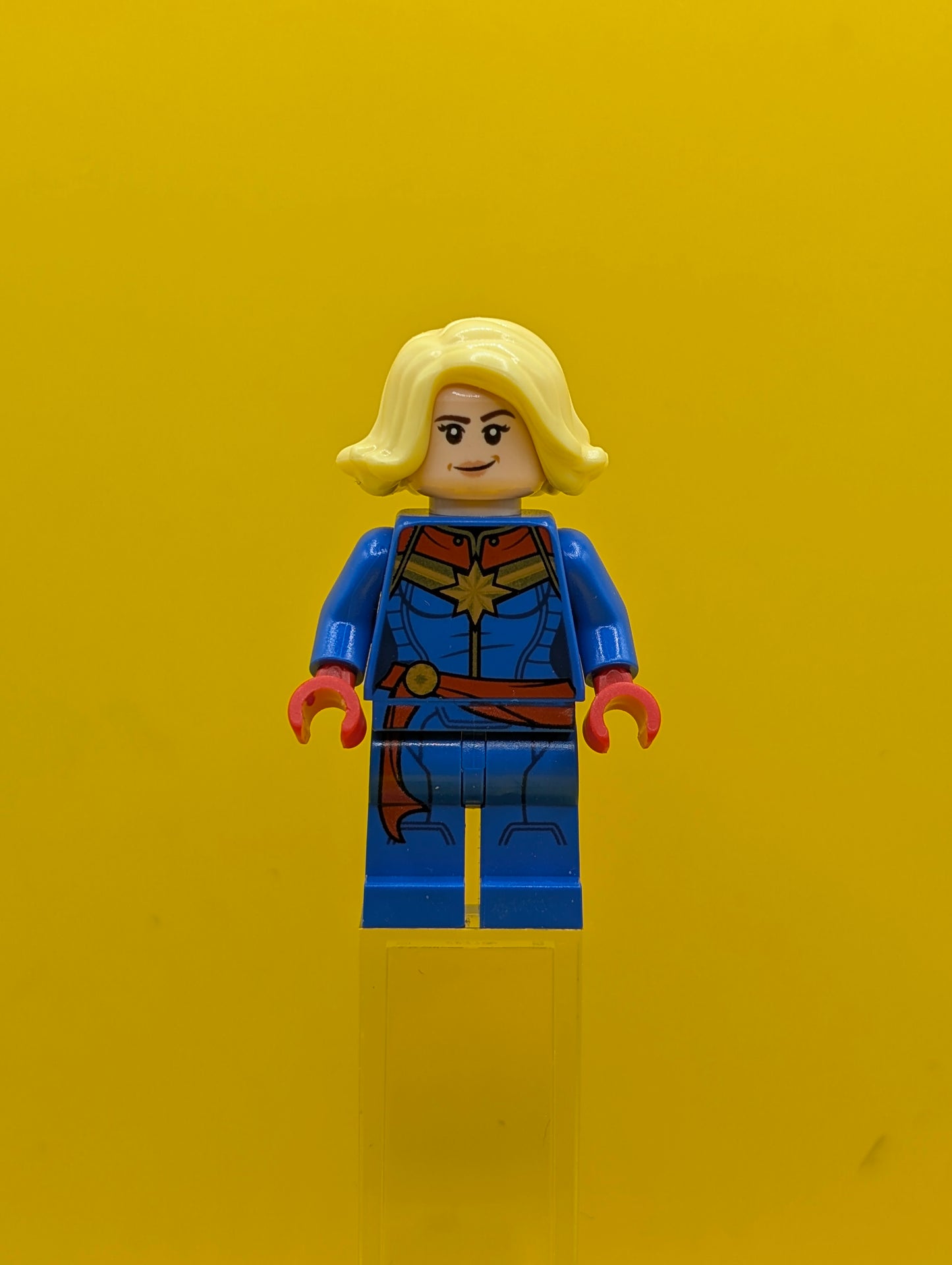 Captain Marvel sh0639 Bright Light Yellow Hair Minifigure Lego