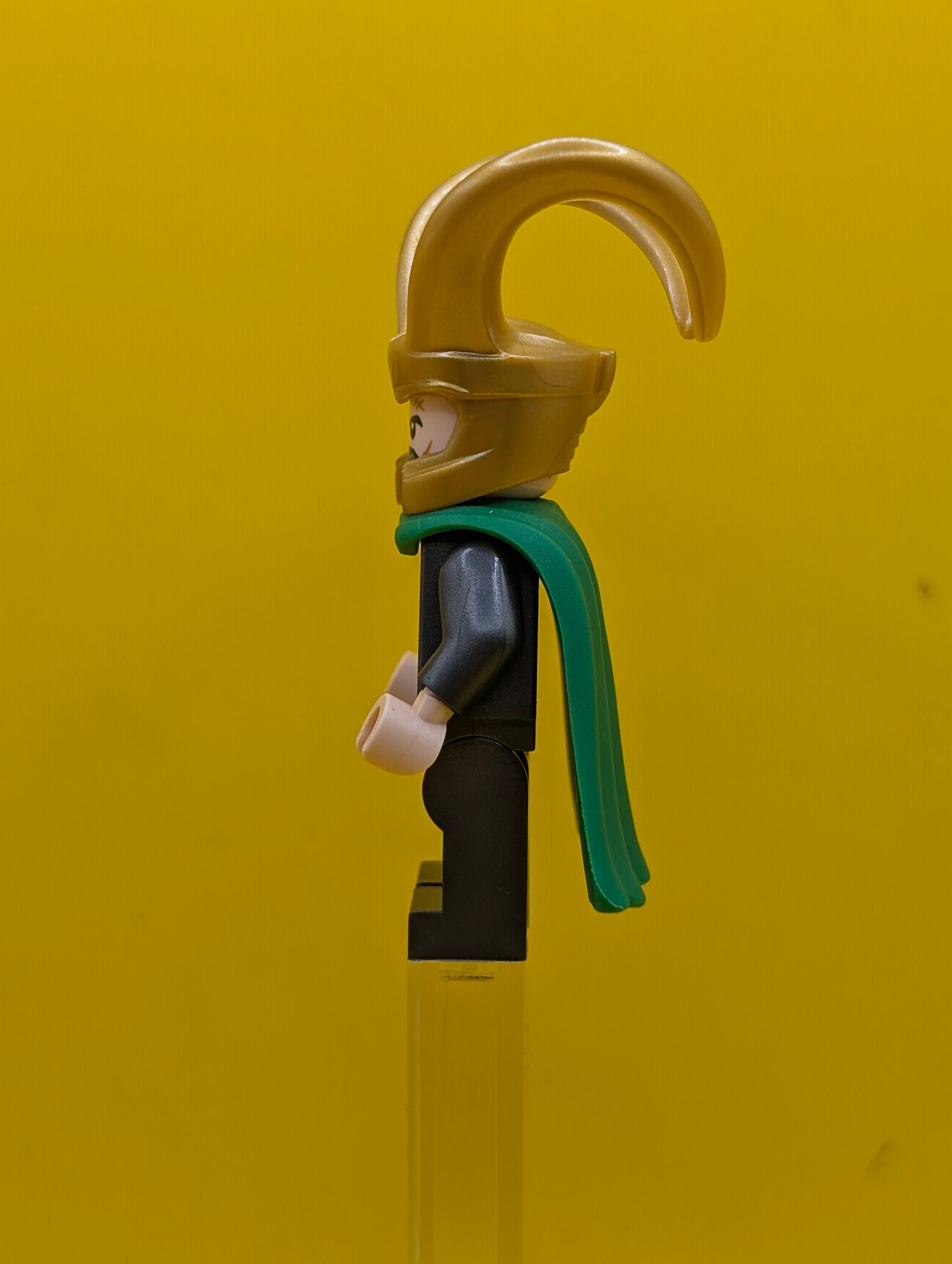 Loki sh0968 Pearl Dark Gray Suit, Flexible Rubber Cape Marvel Lego Minifigure