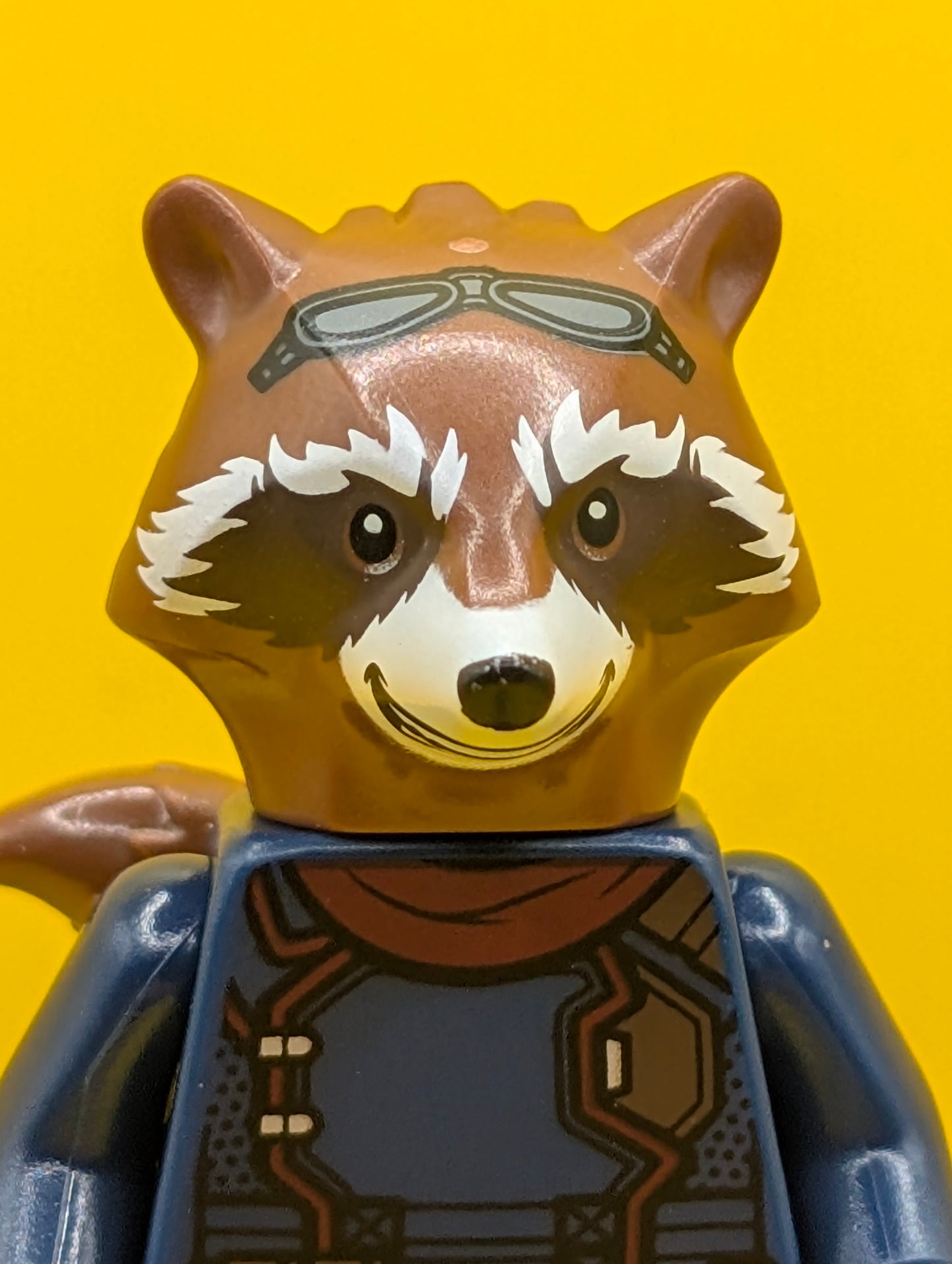 Rocket Raccoon sh1068 Dark Blue Outfit, Dark Red Scarf, Reddish Brown Head Marvel Lego Minifigure