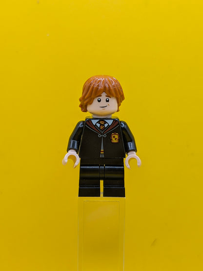 Ron Weasley hp416 Gryffindor Robe Clasped, Black Medium Legs, Sleeping / Awake Harry Potter Lego Minifigure