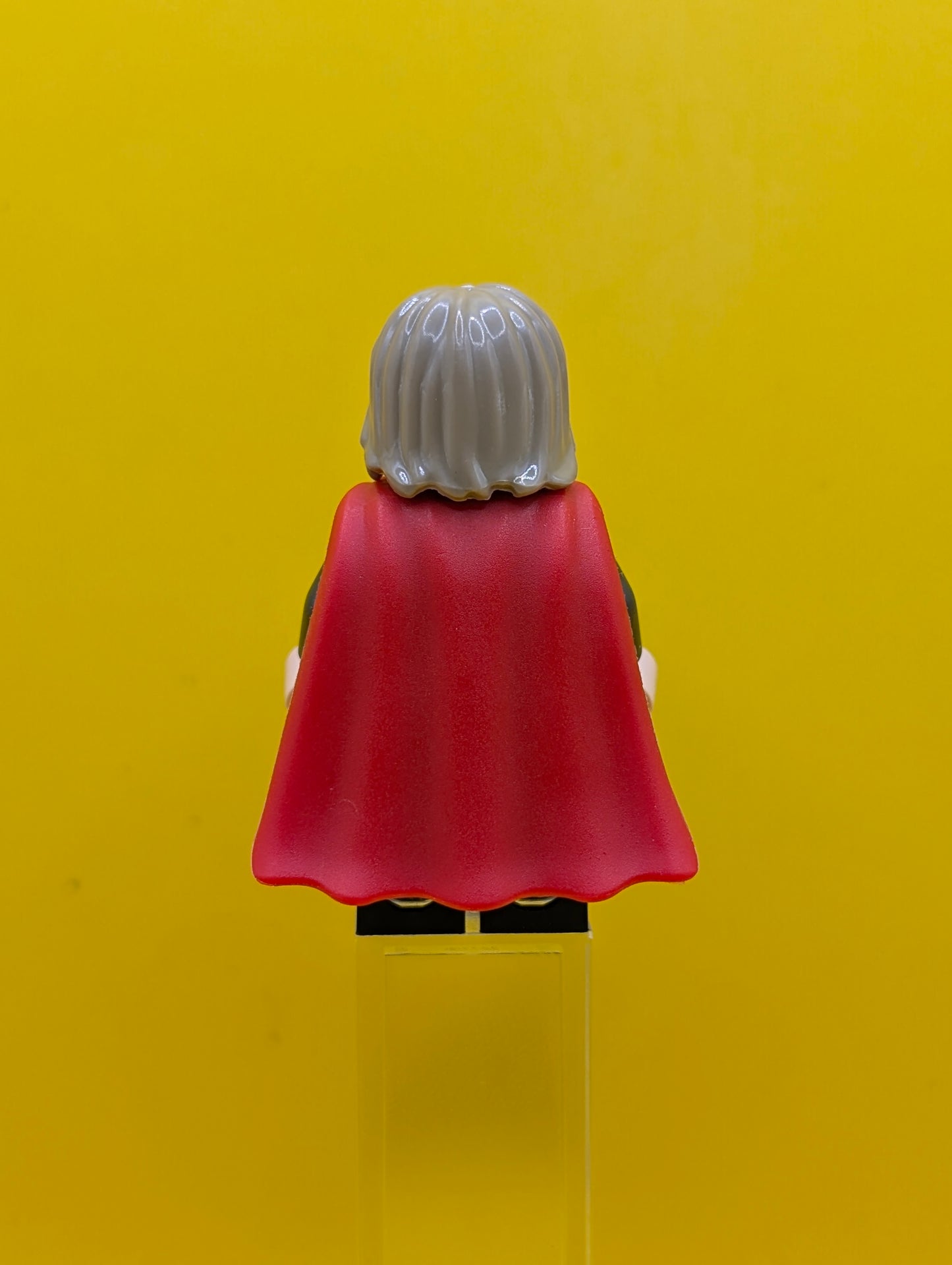 Thor sh1069 Flexible Rubber Cape, Black Legs, Dark Tan Tousled Hair Marvel Lego Minifigure