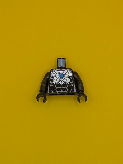 Torso Chima Silver Armor, Muscles and Blue Round Jewel (Chi) Pattern / Pearl Dark Gray Arms / Black Hands 973pb1630c01 Lego