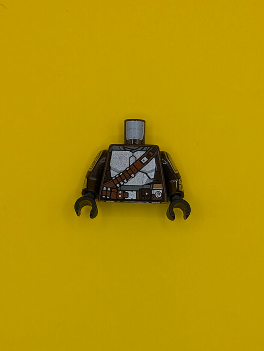 Torso SW Mandalorian Silver Beskar Armor Plates and Reddish Brown Belts Pattern (Din Djarin) / Dark Brown Arms with Silver Beskar Plates Pattern / Black Hands 973pb4119c01 Lego