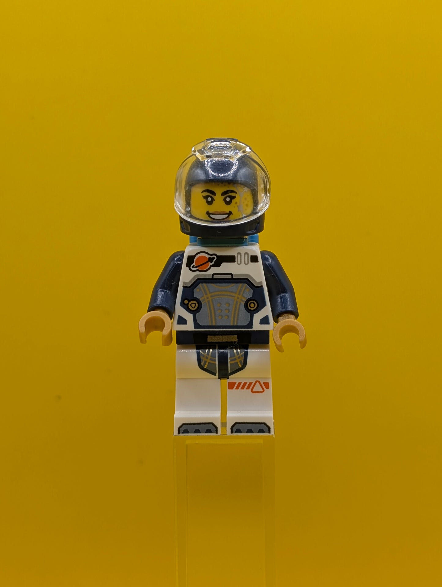Astronaut cty1692 Female, White Spacesuit with Dark Blue Arms, Dark Blue Helmet, Trans-Clear Visor, Dark Azure Jet Pack City Lego Minifigure