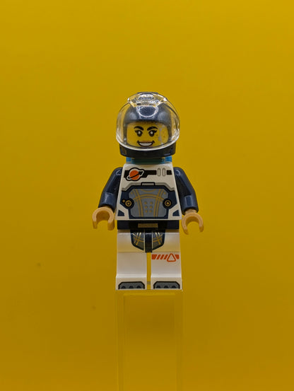 Astronaut cty1692 Female, White Spacesuit with Dark Blue Arms, Dark Blue Helmet, Trans-Clear Visor, Dark Azure Jet Pack City Lego Minifigure