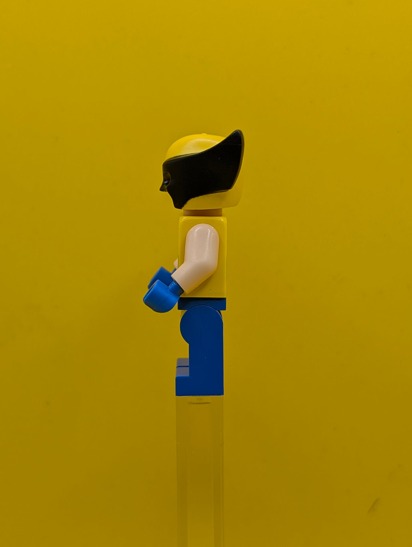 Wolverine sh0939 Yellow and Black Mask, Blue Hands Marvel Lego Minifigure