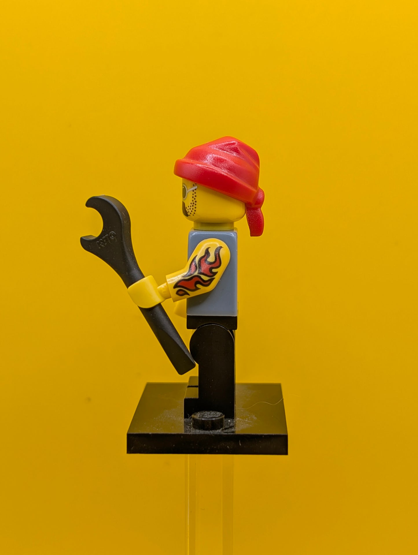 Motorcycle Mechanic col10-16 Series 10 (Complete Set with Stand and Accessories) Cmf Lego Minifigure