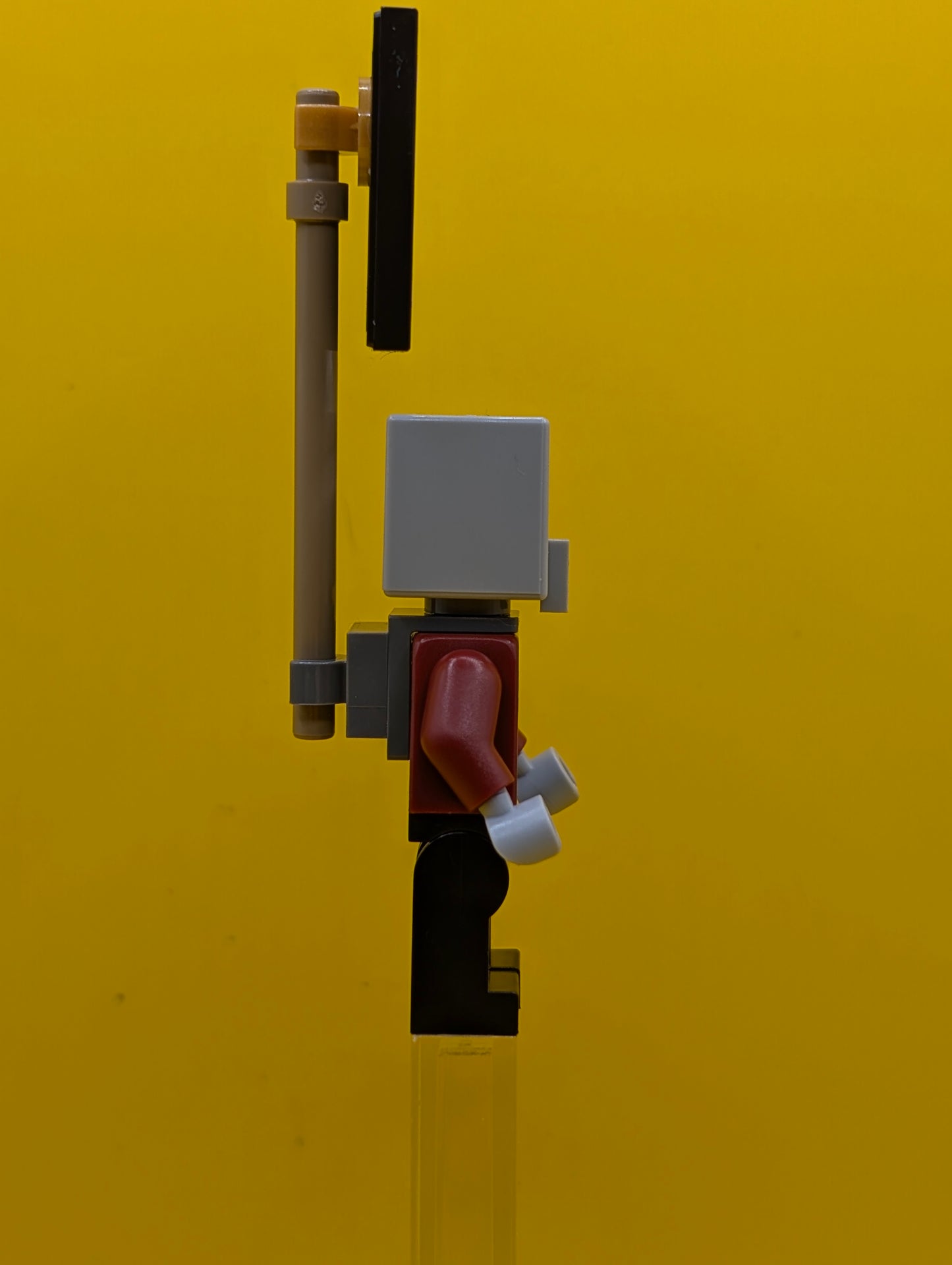 Illager (Pillager) min196 Narrow Eyes, Dark Bluish Gray Neck Bracket and Tile with Clip, Ominous Banner Minecraft Lego Minifigure